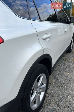 Внедорожник / Кроссовер Toyota RAV4 2013 в 