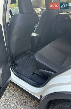 Внедорожник / Кроссовер Toyota RAV4 2013 в 