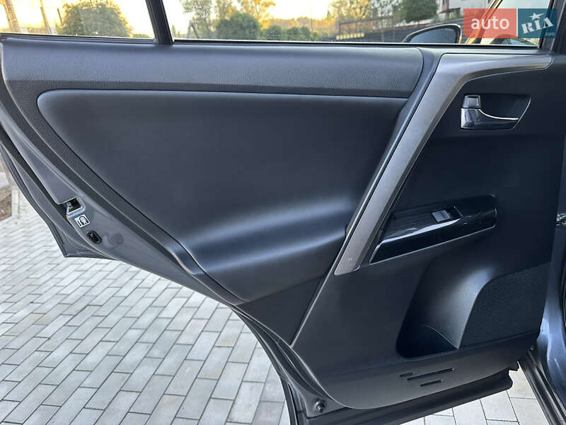 Внедорожник / Кроссовер Toyota RAV4 2016 в Умани фото 44 Внедорожник / Кроссовер Toyota RAV4 2016 в Умани