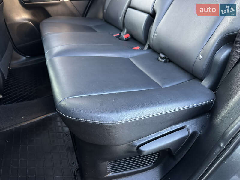 Внедорожник / Кроссовер Toyota RAV4 2016 в Умани фото 47 Внедорожник / Кроссовер Toyota RAV4 2016 в Умани