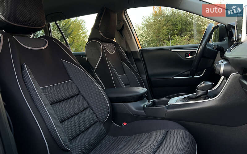 Позашляховик / Кросовер Toyota RAV4 2020 в Львові фото 18 Позашляховик / Кросовер Toyota RAV4 2020 в Львові