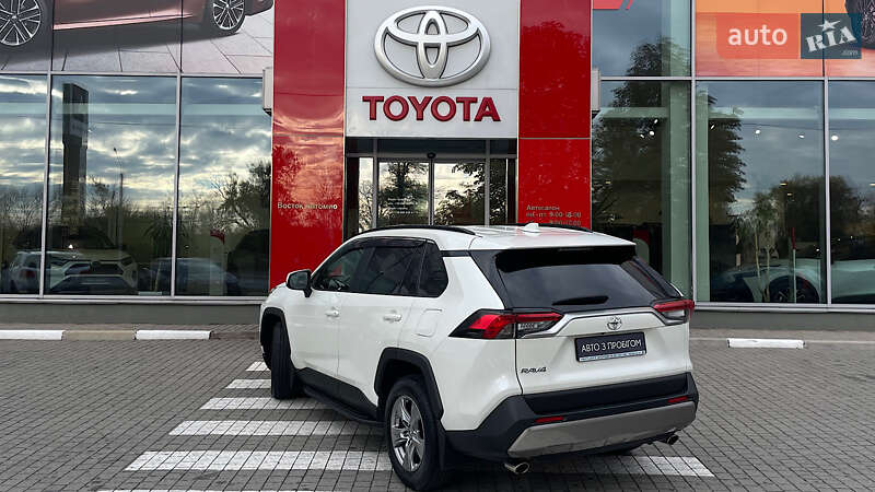 Позашляховик / Кросовер Toyota RAV4 2022 в Запоріжжі