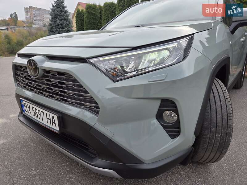 Внедорожник / Кроссовер Toyota RAV4 2020 в Хмельницком