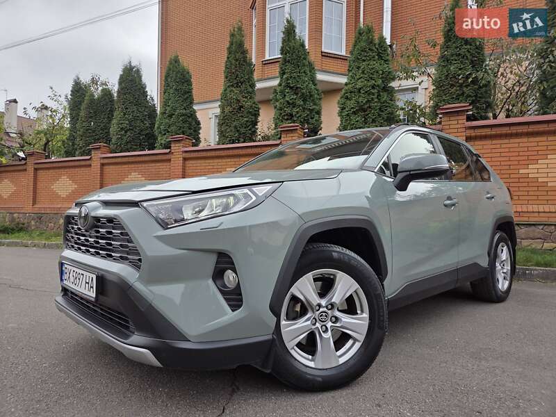 Внедорожник / Кроссовер Toyota RAV4 2020 в Хмельницком
