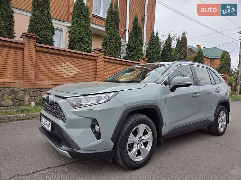 Внедорожник / Кроссовер Toyota RAV4 2020 в Хмельницком