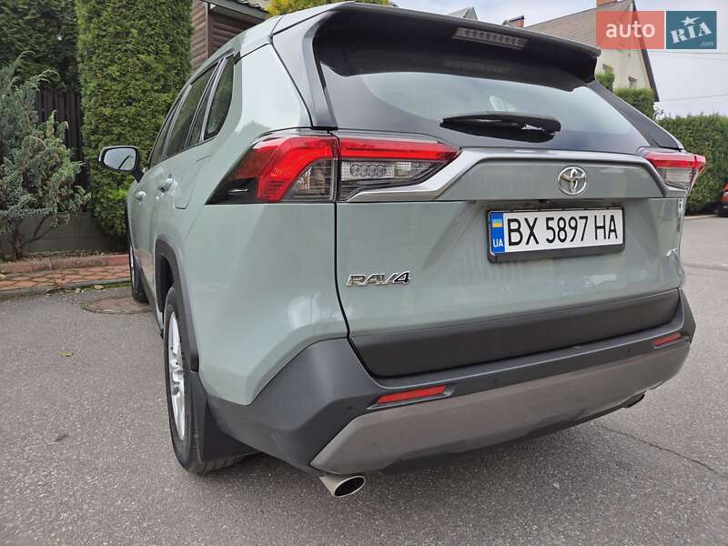 Внедорожник / Кроссовер Toyota RAV4 2020 в Хмельницком