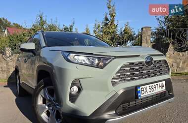 Внедорожник / Кроссовер Toyota RAV4 2020 в Хмельницком