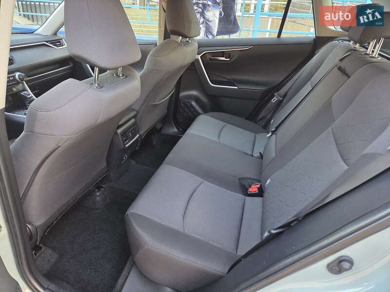 Внедорожник / Кроссовер Toyota RAV4 2020 в Хмельницком