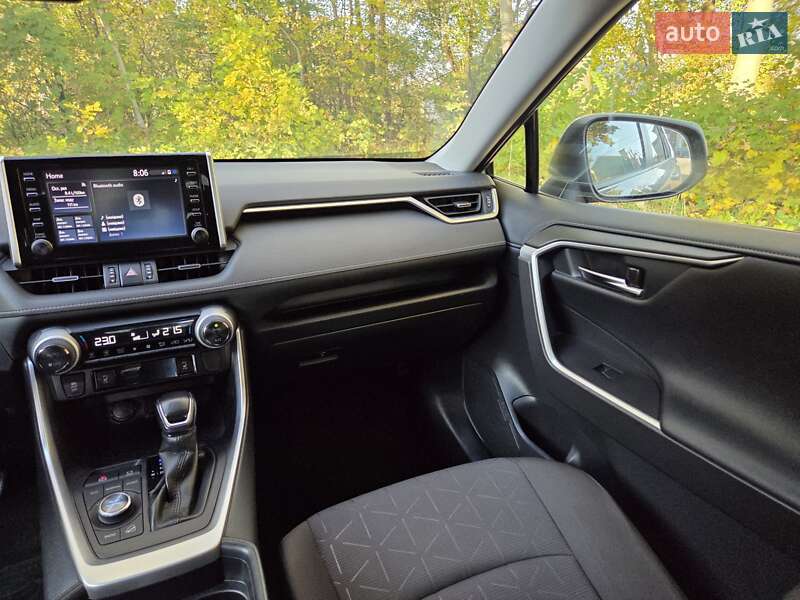 Внедорожник / Кроссовер Toyota RAV4 2020 в Хмельницком