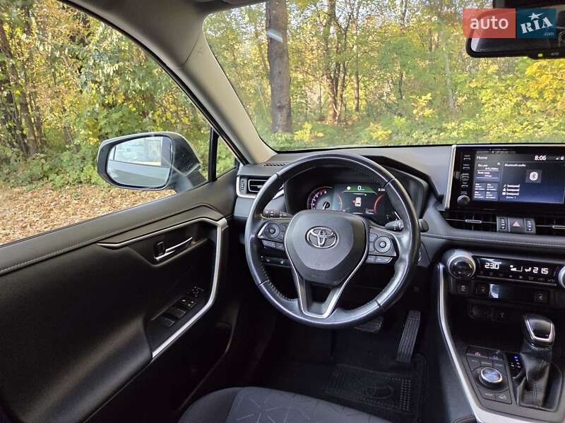 Внедорожник / Кроссовер Toyota RAV4 2020 в Хмельницком
