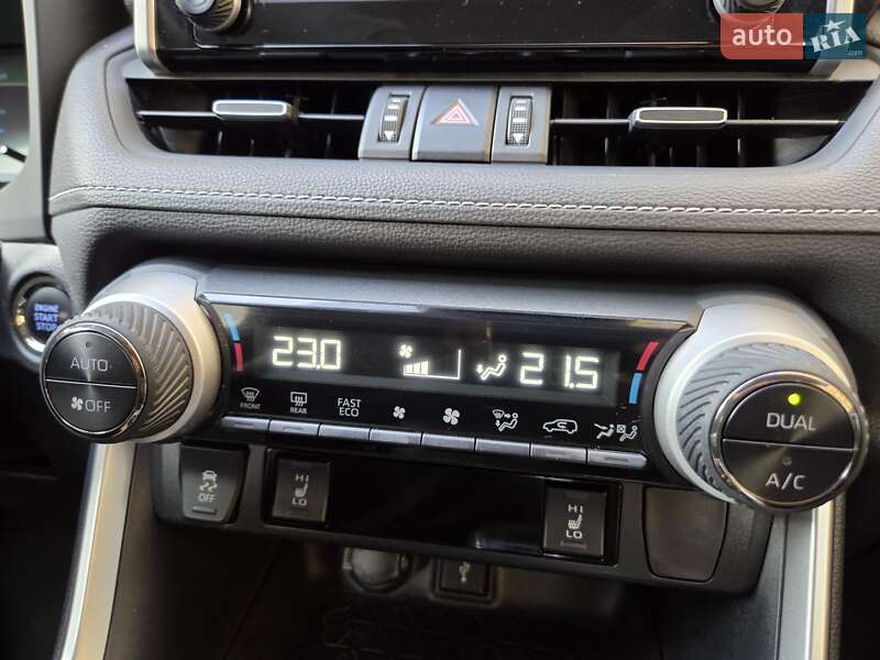 Внедорожник / Кроссовер Toyota RAV4 2020 в Хмельницком