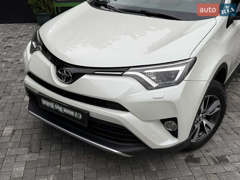 Внедорожник / Кроссовер Toyota RAV4 2016 в Киеве