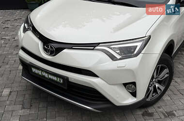 Внедорожник / Кроссовер Toyota RAV4 2016 в 