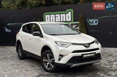 Внедорожник / Кроссовер Toyota RAV4 2016 в 