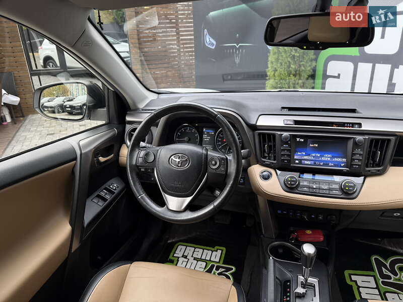 Внедорожник / Кроссовер Toyota RAV4 2016 в Киеве