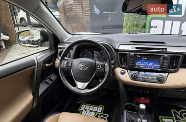Внедорожник / Кроссовер Toyota RAV4 2016 в 