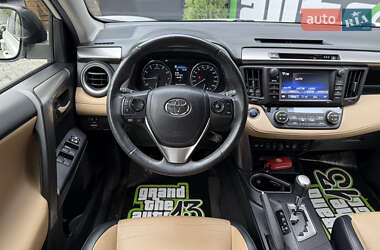 Внедорожник / Кроссовер Toyota RAV4 2016 в 