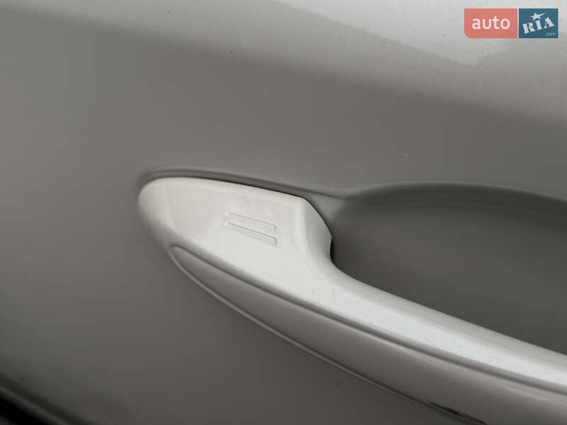 Внедорожник / Кроссовер Toyota RAV4 2016 в Киеве