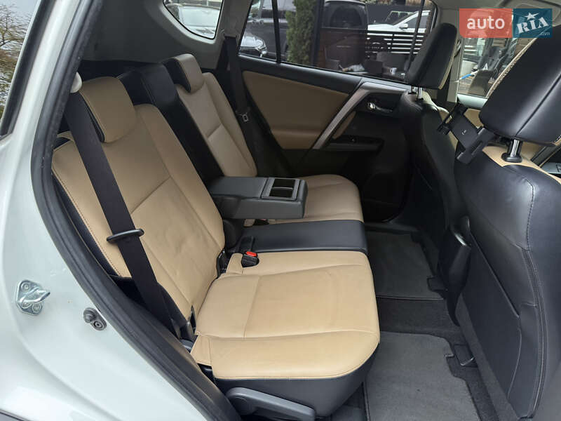 Внедорожник / Кроссовер Toyota RAV4 2016 в Киеве