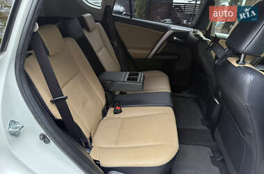 Внедорожник / Кроссовер Toyota RAV4 2016 в 