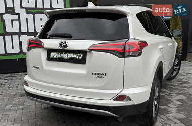 Внедорожник / Кроссовер Toyota RAV4 2016 в 