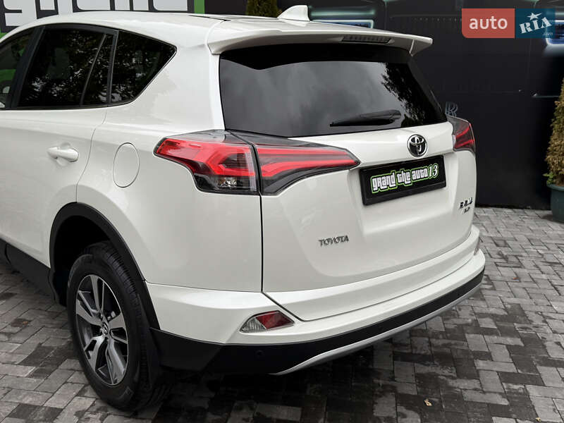 Внедорожник / Кроссовер Toyota RAV4 2016 в Киеве