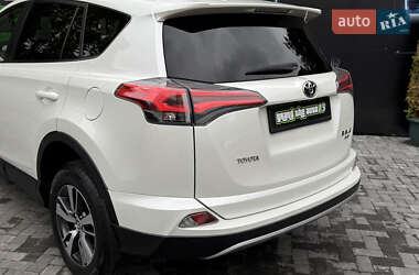 Внедорожник / Кроссовер Toyota RAV4 2016 в 