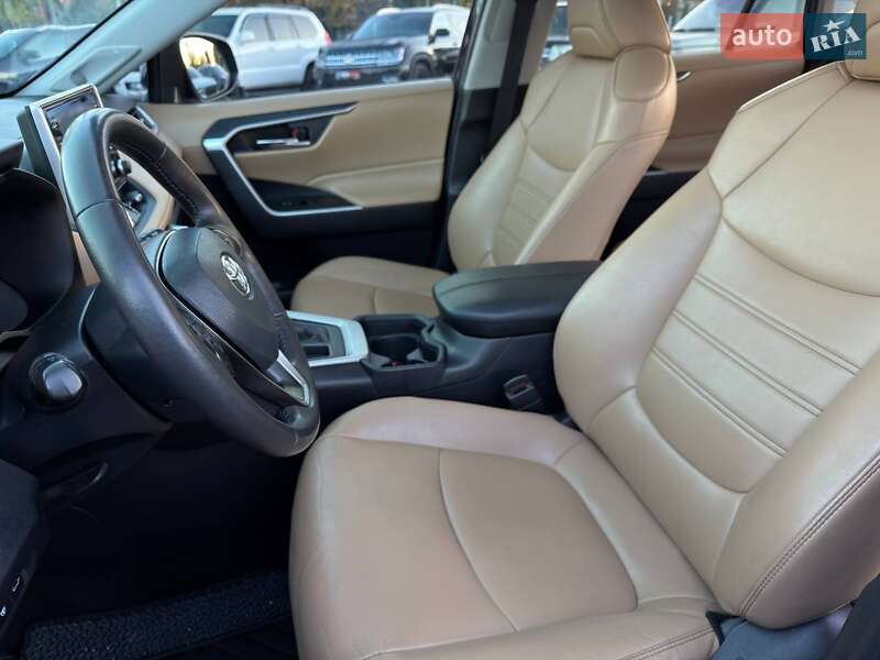 Внедорожник / Кроссовер Toyota RAV4 2019 в Харькове