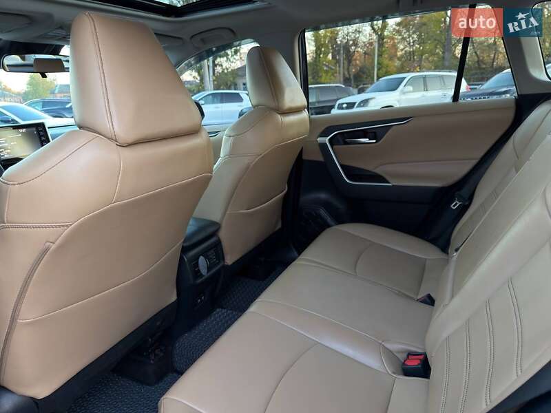 Внедорожник / Кроссовер Toyota RAV4 2019 в Харькове