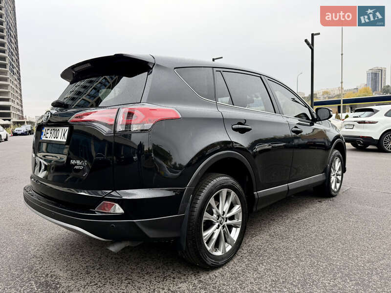 Позашляховик / Кросовер Toyota RAV4 2017 в Дніпрі