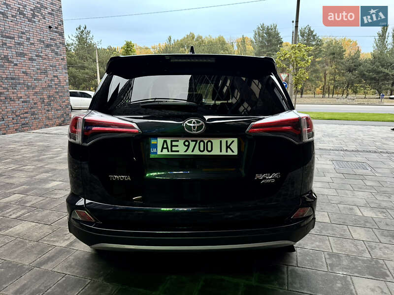 Позашляховик / Кросовер Toyota RAV4 2017 в Дніпрі