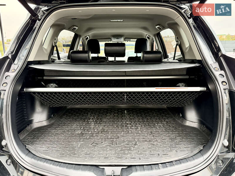 Позашляховик / Кросовер Toyota RAV4 2017 в Дніпрі