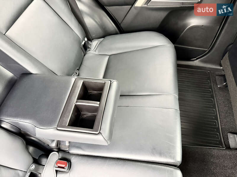 Позашляховик / Кросовер Toyota RAV4 2017 в Дніпрі