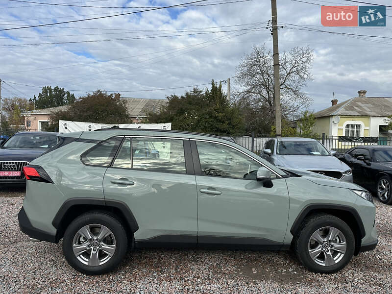 Внедорожник / Кроссовер Toyota RAV4 2022 в Полтаве