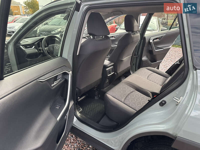 Внедорожник / Кроссовер Toyota RAV4 2022 в Полтаве