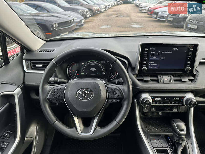 Внедорожник / Кроссовер Toyota RAV4 2022 в Полтаве