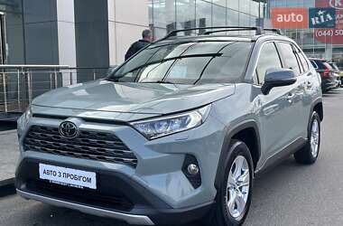 Внедорожник / Кроссовер Toyota RAV4 2021 в 