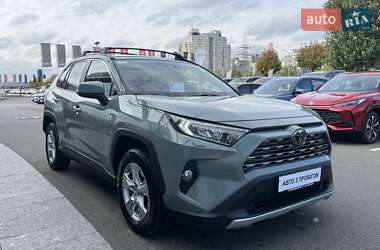 Внедорожник / Кроссовер Toyota RAV4 2021 в 