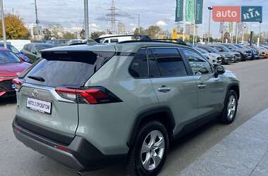 Внедорожник / Кроссовер Toyota RAV4 2021 в 