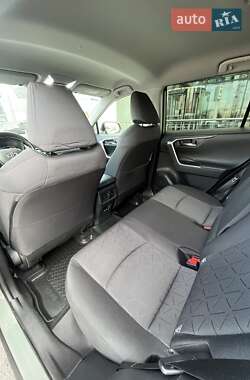 Внедорожник / Кроссовер Toyota RAV4 2021 в 