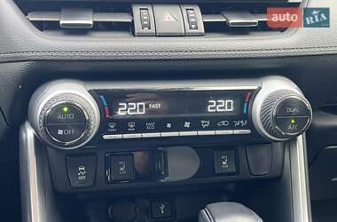 Внедорожник / Кроссовер Toyota RAV4 2021 в 