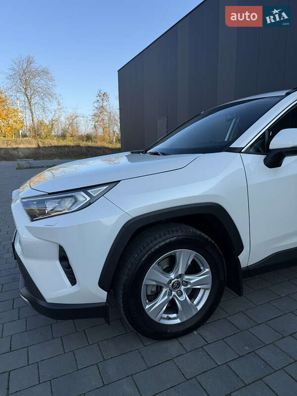Внедорожник / Кроссовер Toyota RAV4 2021 в Хмельницком