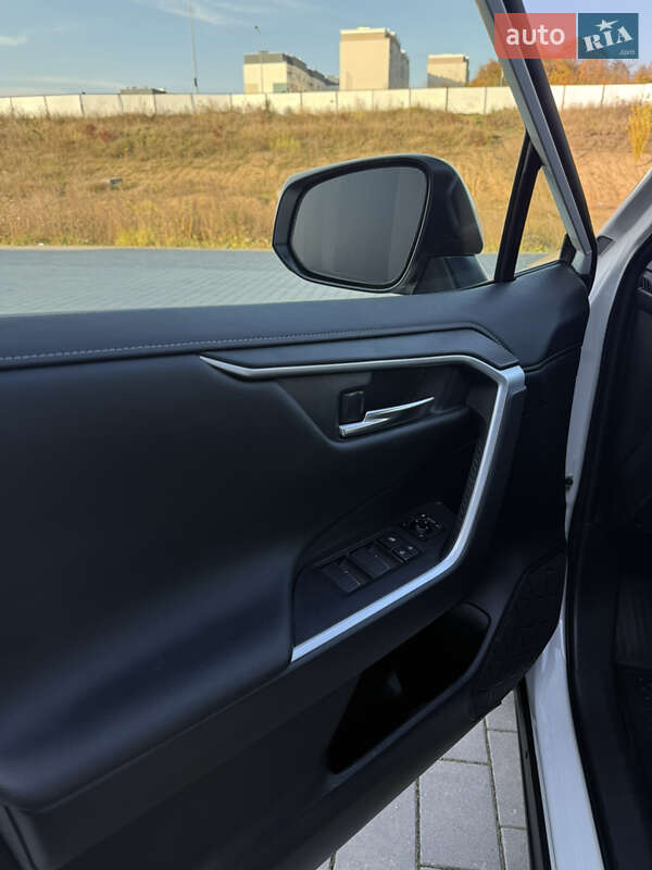 Внедорожник / Кроссовер Toyota RAV4 2021 в Хмельницком