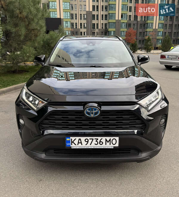 Внедорожник / Кроссовер Toyota RAV4 2020 в 