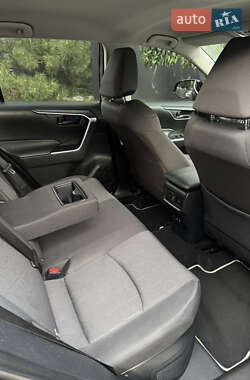 Внедорожник / Кроссовер Toyota RAV4 2020 в 