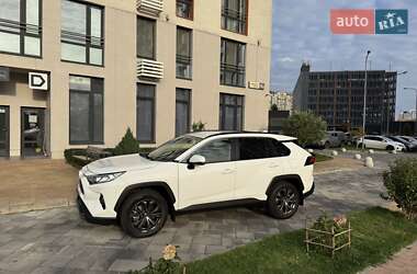 Внедорожник / Кроссовер Toyota RAV4 2023 в 