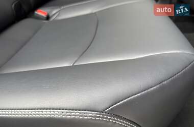 Внедорожник / Кроссовер Toyota RAV4 2023 в 