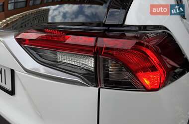 Внедорожник / Кроссовер Toyota RAV4 2023 в 