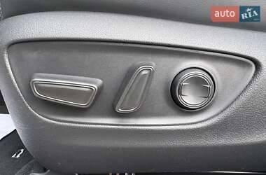 Внедорожник / Кроссовер Toyota RAV4 2023 в 