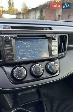 Позашляховик / Кросовер Toyota RAV4 2016 в  фото 12 Позашляховик / Кросовер Toyota RAV4 2016 в